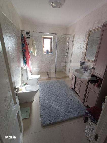 Casă cu 7 camere cu Teren 1000 Mp în Șcheia