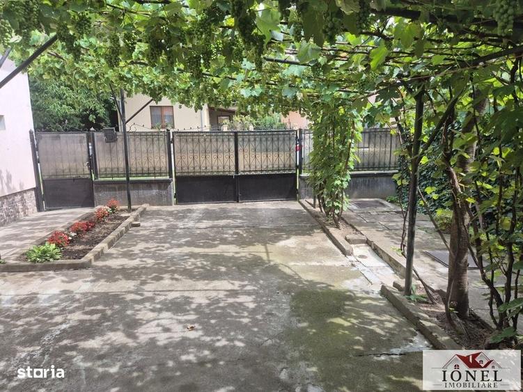 Casă cu 4 camere în Central