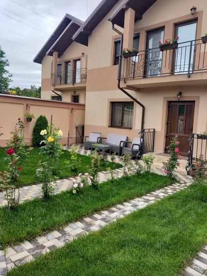 Casă cu 4 camere decomandat în Lăpuș