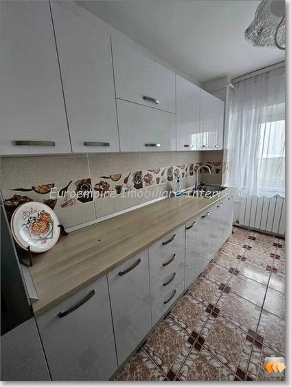De inchiriat apartament cu 3 camere, zona Centru - 2
