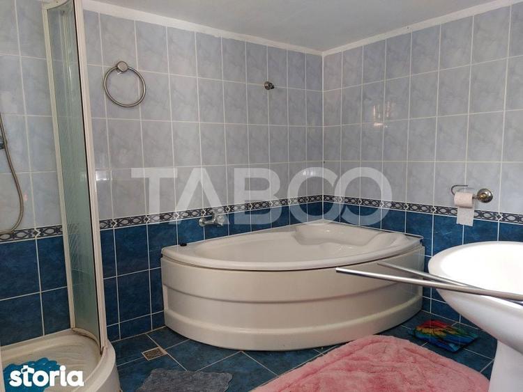 Casa de vanzare cu 2 apartamente separate si teren 500 mp Cisnadioara - 11