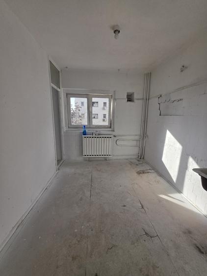 Calea Vitan, vav mall Vitan, bloc 1987, stradal, bloc reabilitat - 4