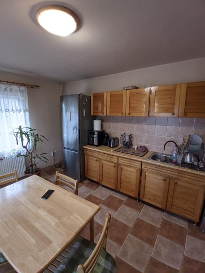 Casă cu etaj de vânzare, 5 camere, 2 băi, Dâmbu Rotund zona strada Livezeni - 25