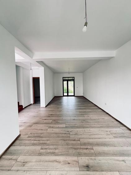 Duplex cu 5 camere cu Teren 400 Mp în Chișoda