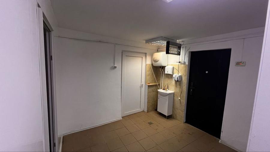 Casa de Chirpic pentru locuit sau Spatiu Comercial 95 mp utili / 131 mp construiti si curte 293 mp, com Lumina, str Mare 169 vis a vis de primarie - 2