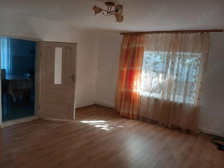 Vand apartament situat intr-o vila langa Peco Agigea , 84.0000 - 4