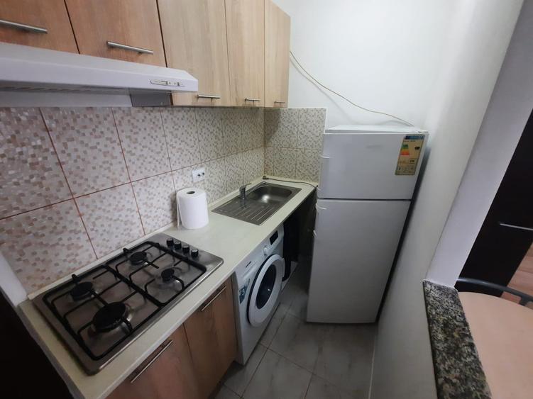 Garsoniera, etajul 2/4, zona Podu Ros - 3