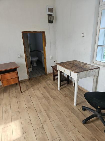 De vanzare casa centrala,situat  la 200m de centru,cu 5 camere,necesita renovat. - 3