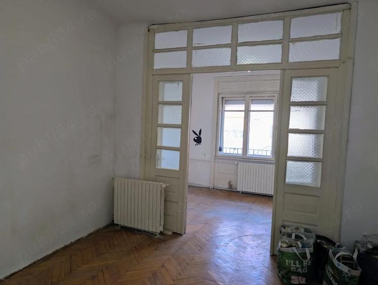 Vand apartament cu 3 camere pe Str Independentei - 8