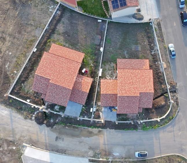 Casa individuala - P+1, cu garaj si teren de 589 mp - Sacalaz - fara comision