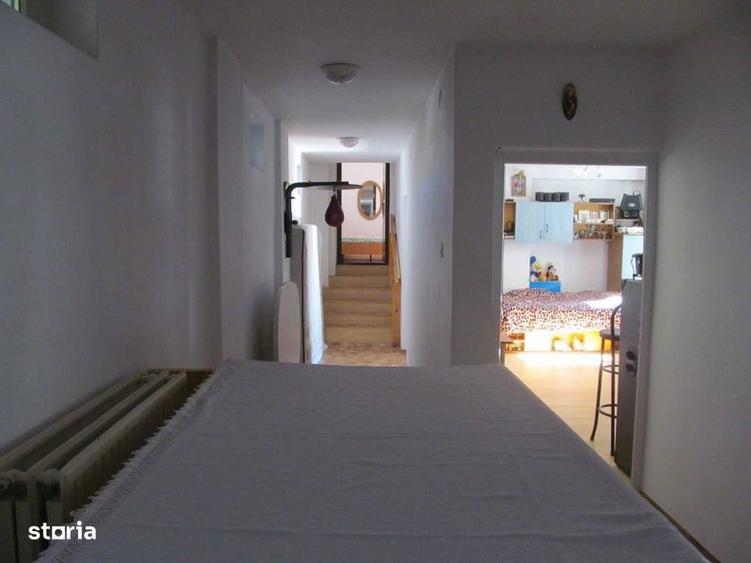 vand apartament central langa parc in pucioasa, 100 km de bucuresti - 2