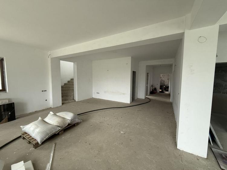 Casa cu 11 dormitoare de vanzare in Corbeanca - 5