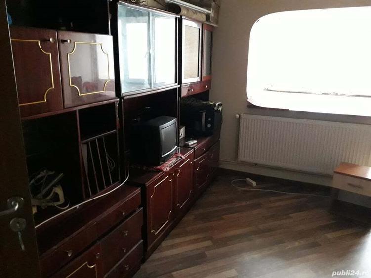 inchiriez o camera intr-un apartament - 1