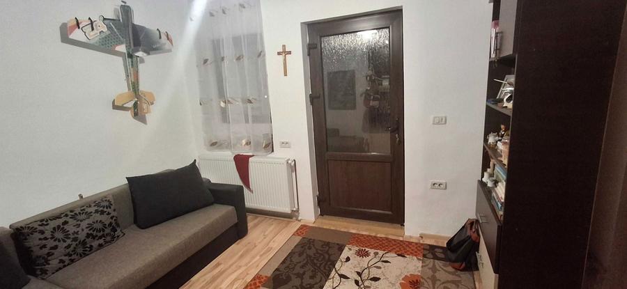 Vand casa la curte comuna zona Sega - 3