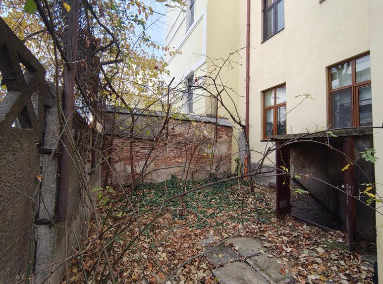 DE VÂNZARE — Spațiu/apartament  la demisol, în centrul orașului - 6