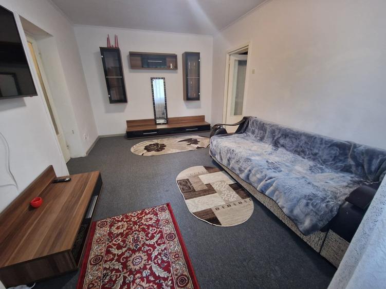 Apartament cu 2 camere, etajul 3/4, zona Tatarasi - 2