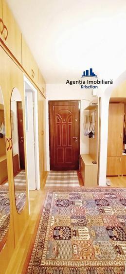 Apartament cu 3 camere de vanzare zona Micro 16 - 2