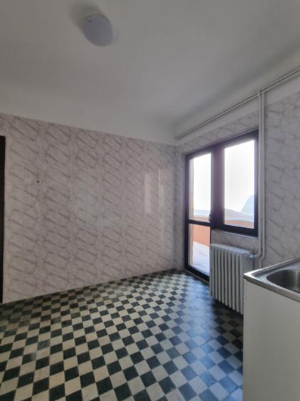 Piata Ion Mihalache - 3 Camere - Imobil interbelic - Urgenta 2 - 12