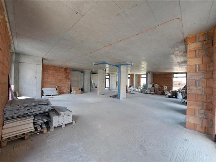 Spatiu comercial, 711 mp utili, situat in cartierul Intre Lacuri! - 1