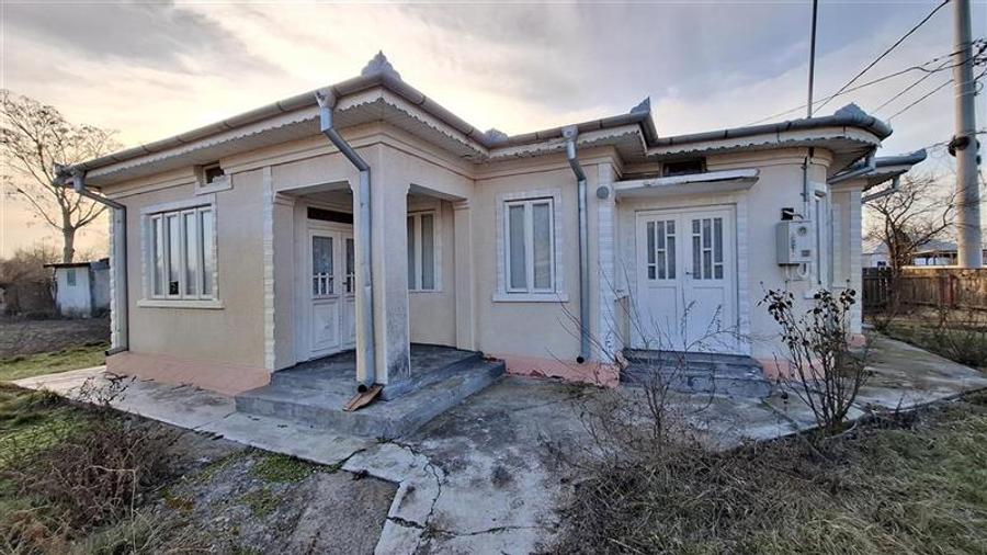 Casa com.Maicanesti, cu 3118 mp teren intravilan - 1