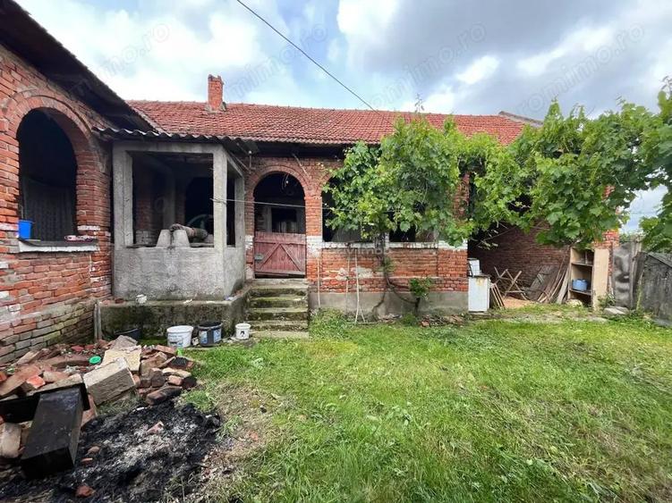 Honorici, Casa Cu Teren, 230 Mp. Suprafata construita, 1.700 Mp. Suprafata teren - 14