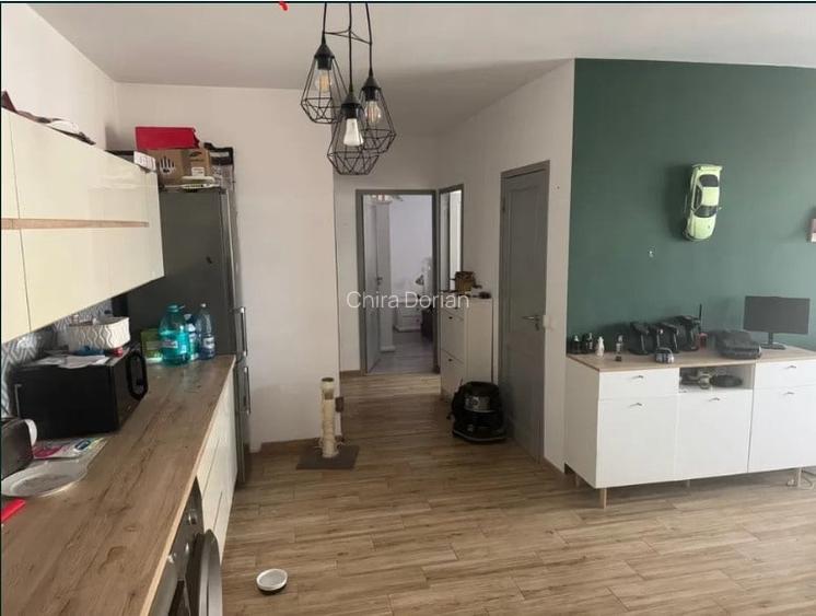 Oportunitate. 3 camere, parcare in Sanicoara