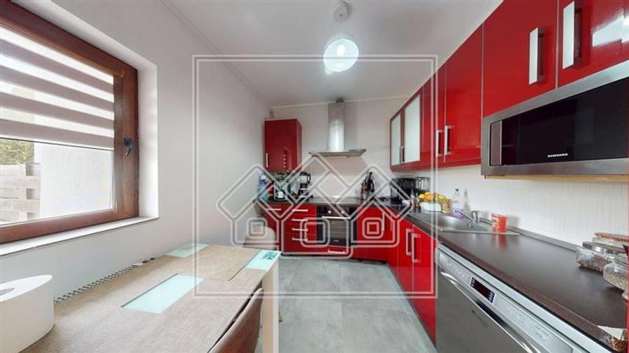 Apartament de vanzare in Sibiu - 67 mp utili, 147 mp teren - - 9