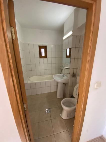 Vila cu 3 apartamente  la parter,etaj  si mansarda - 5