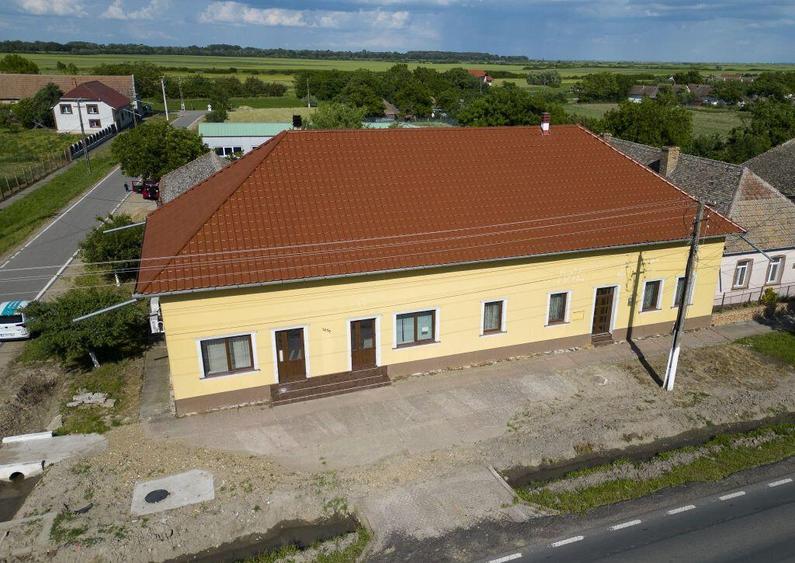 Cladire cu 5 camere cu teren ?i hala in Cenad - 1