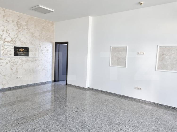 Spațiu comercial, de 54 mp, în Calea Moldovei