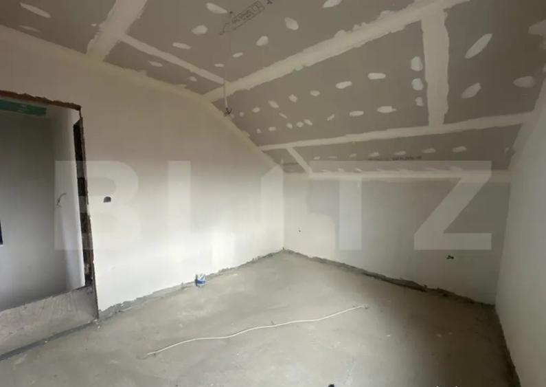 Casă cu 4 camere cu Teren 300 Mp în Lazuri