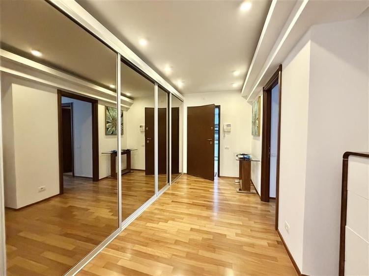 Apartament cu 3 camere decomandat în Herăstrău