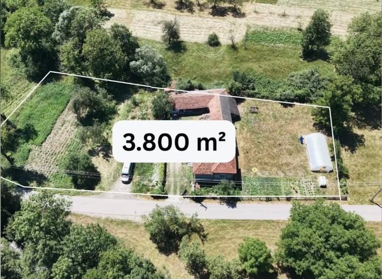 Casă cu 3 camere în Laz