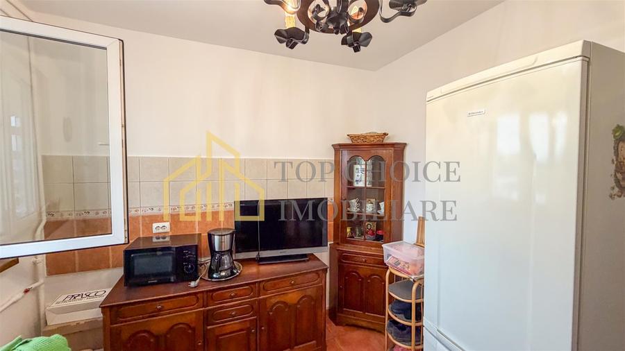 Apartament cu 2 camere semidecomandat, mobilat în 1 Mai