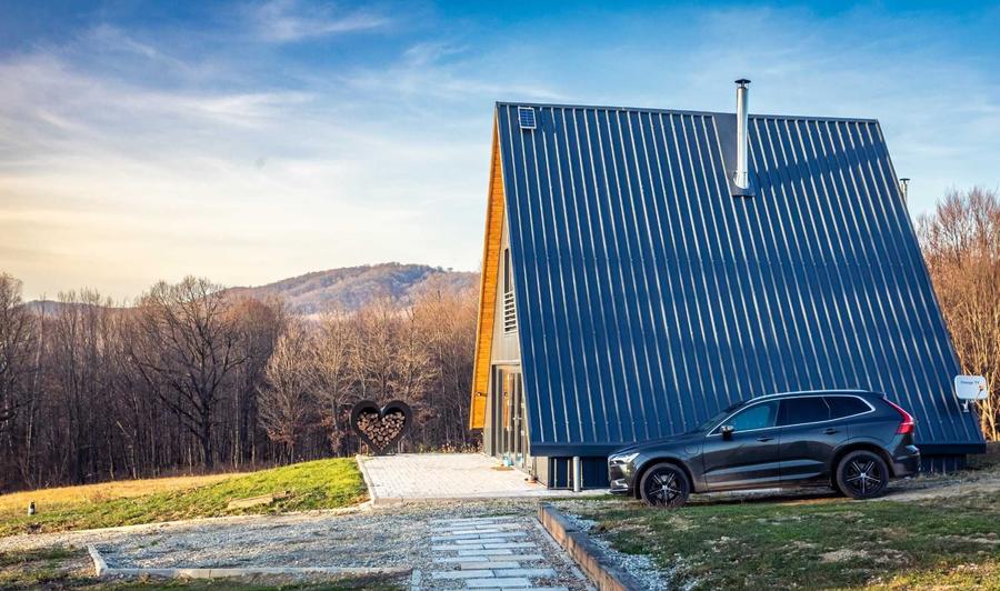 Casă cu 4 camere cu Teren 45000 Mp în Șinca