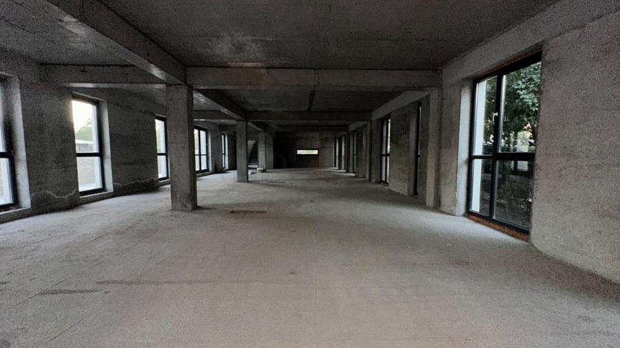 Birou, de 903 mp, în Sisești