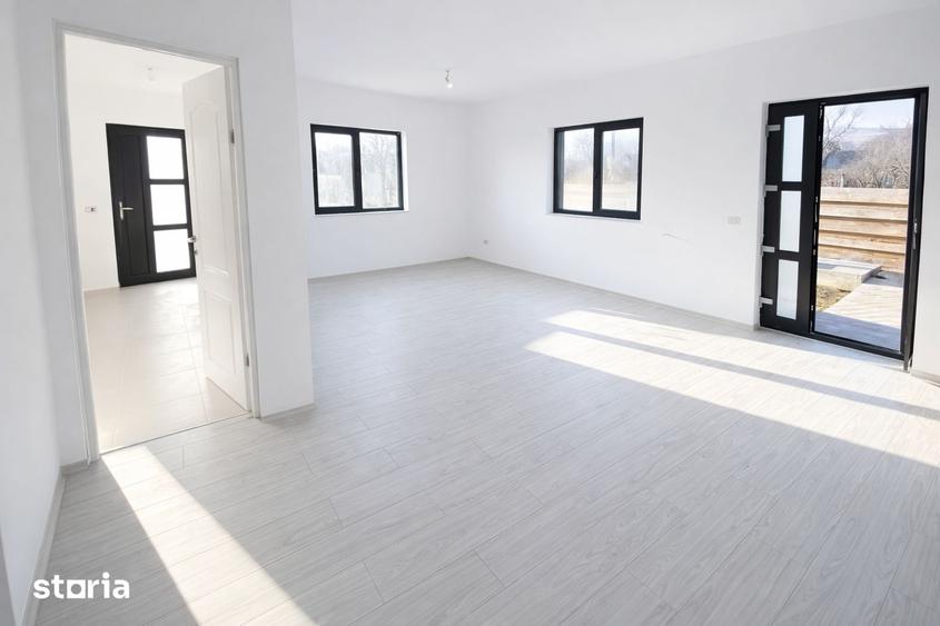 Casă cu 3 camere cu Teren 660 Mp în Podu Roș