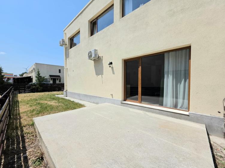Duplex cu 4 camere cu Canalizare în 1 Decembrie