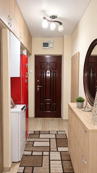 Apartament cu 2 camere semidecomandat, mobilat în Craiovița Nouă