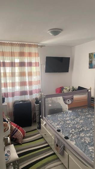 Apartament cu 3 camere semidecomandat în Theodor Pallady