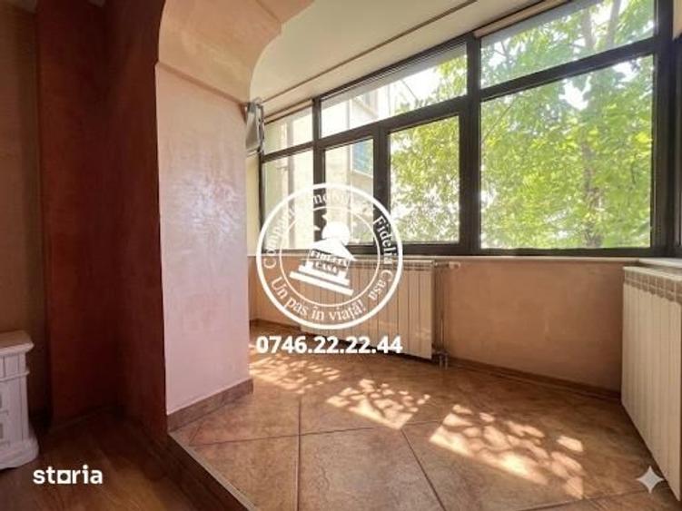 Apartament cu 4 camere, mobilat în Central