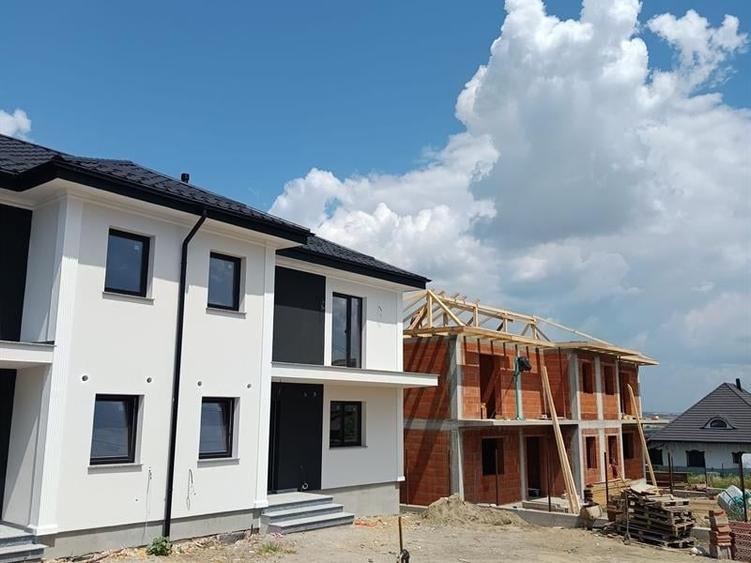 Duplex cu 3 camere cu Teren 250 Mp în Exterior Vest