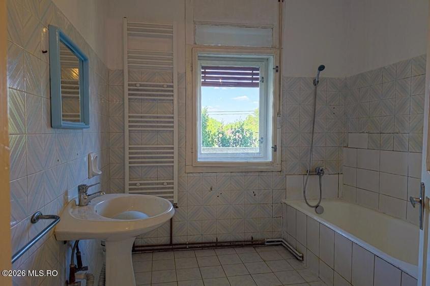 Casă individuală cu 21 camere cu Canalizare în Freidorf