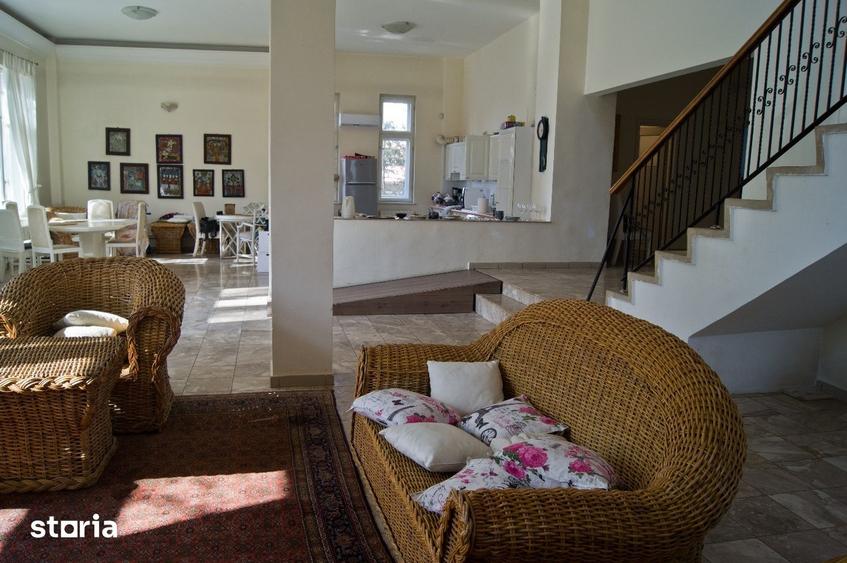 Casă cu 8 camere cu Teren 2651 Mp în Gruiu