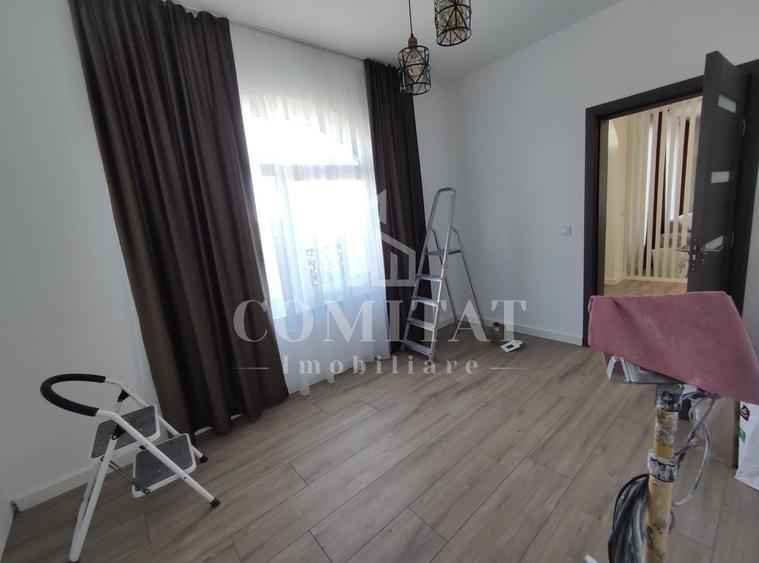 Casă individuală cu 5 camere cu Canalizare în Dezmir