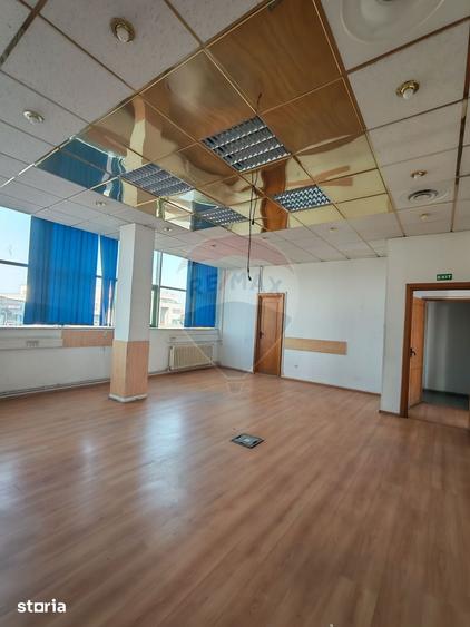 Spațiu comercial, de 2,100 mp, în Valea Rosie