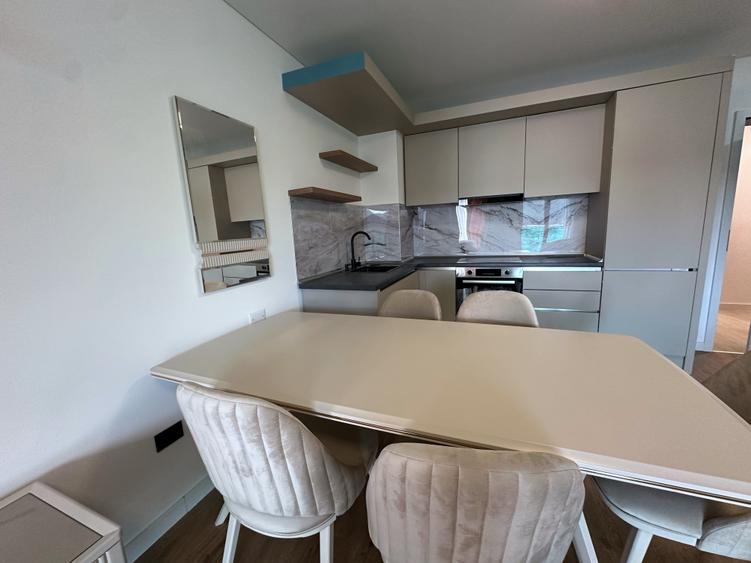 Apartament cu 3 camere semidecomandat în Zorilor