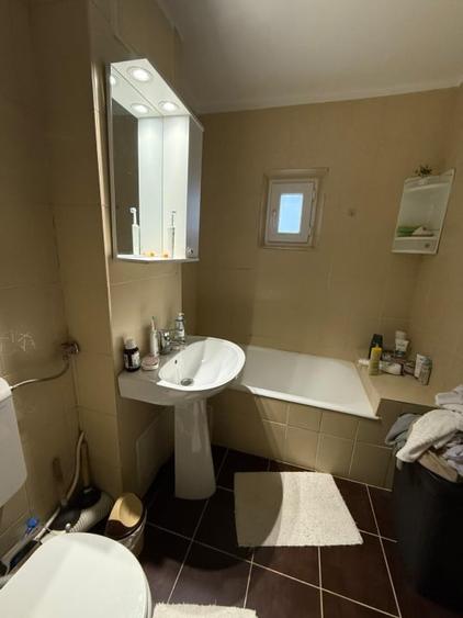 Apartament cu 2 camere decomandat în Rovine