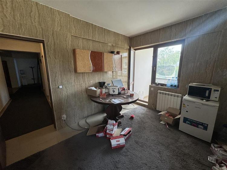 Apartament cu 4 camere decomandat în Central
