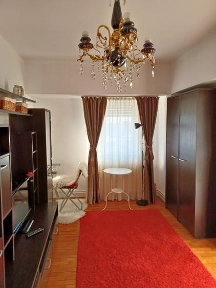 Apartament cu 2 camere decomandat, mobilat în P-ța Unirii